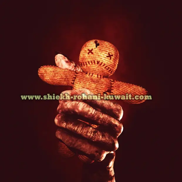 صورة تحتوي على يد تمسك دمية رقم ساحر حقيقي 