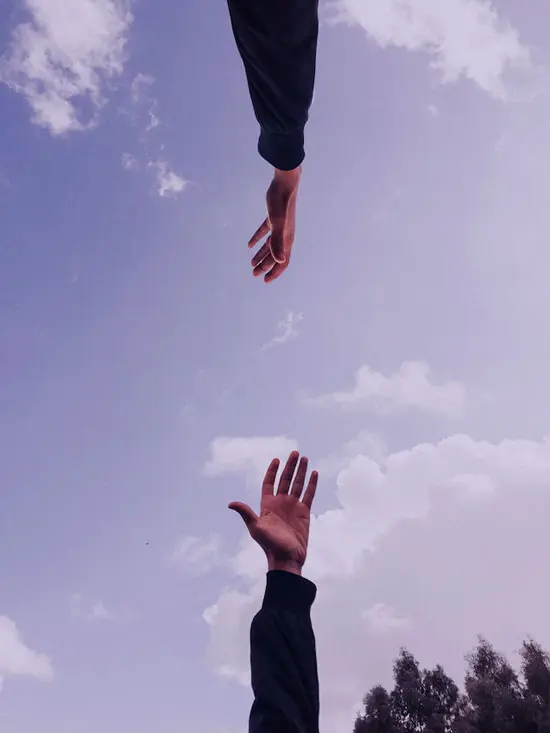 صورة تحتوي على سماء وأيادي سحر التفريق بالصور 