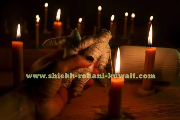 صورة تحتوي على يد تمسك دمية وشموع سحر التفريق في رمضان 